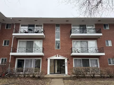 10115 Old Orchard Ct #102, Skokie, IL 60076