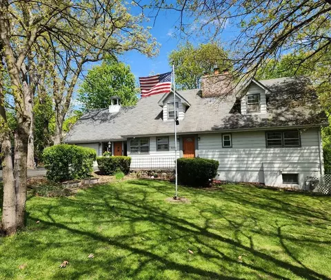 9215 S 83rd Ave, Hickory Hills, IL 60457