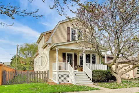 7006 W Jarvis Ave, Niles, IL 60714