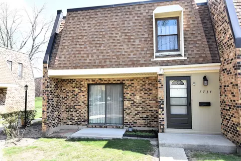 7734 Woodward Ave #5, Woodridge, IL 60517