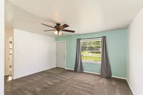 Living - 2049 E Hamilton Ave, Springfield, IL 62702 photo 1 of 2