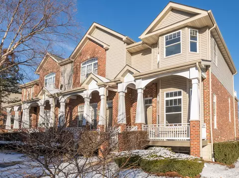 1121 River Bend Ln, Lisle, IL 60532