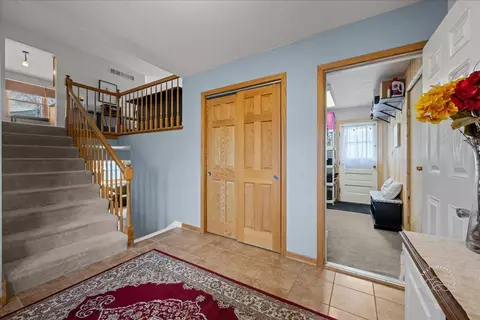 Entry Way - 1610 Heather Dr, Aurora, IL 60506 photo 1 of 2