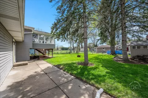 Exterior - 1610 Heather Dr, Aurora, IL 60506 photo 3 of 4