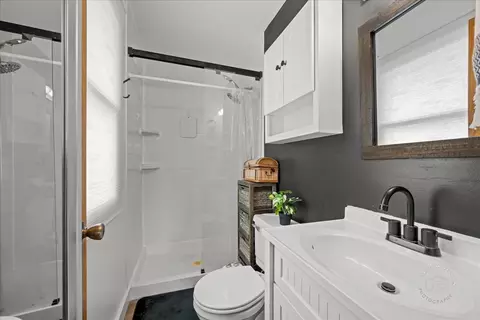 Bath - 1610 Heather Dr, Aurora, IL 60506 photo 1 of 4