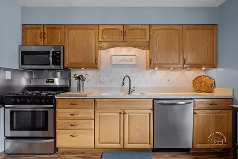 Kitchen - 1610 Heather Dr, Aurora, IL 60506 photo 1 of 3