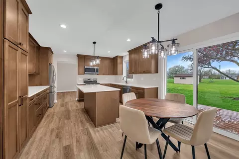 Kitchen - 2380 Chestnut Ln, Morris, IL 60450 photo 6 of 7