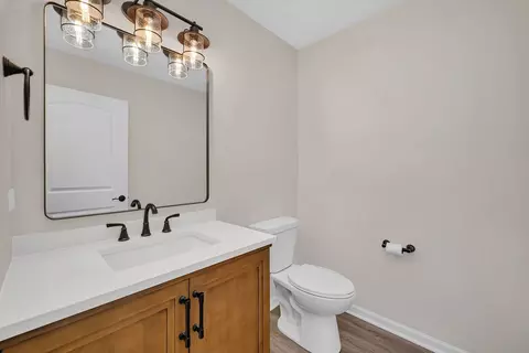Bath - 2380 Chestnut Ln, Morris, IL 60450 photo 1 of 4