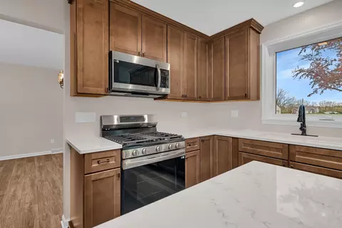Kitchen - 2380 Chestnut Ln, Morris, IL 60450 photo 3 of 7