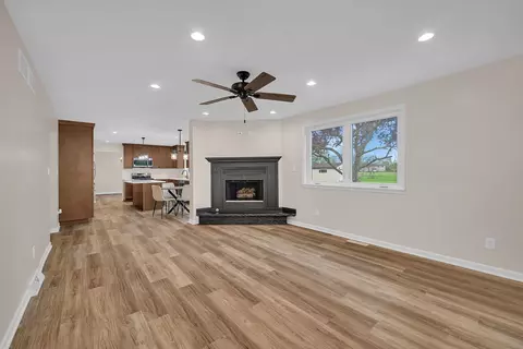 Living - 2380 Chestnut Ln, Morris, IL 60450 photo 6 of 6