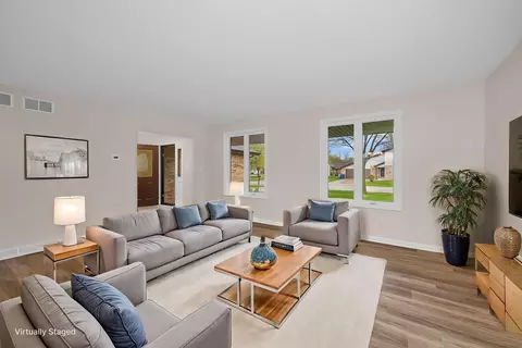 Living - 2380 Chestnut Ln, Morris, IL 60450 photo 3 of 6