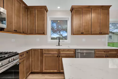 Kitchen - 2380 Chestnut Ln, Morris, IL 60450 photo 2 of 7