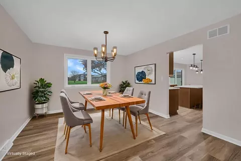 Dining - 2380 Chestnut Ln, Morris, IL 60450 photo 2 of 3
