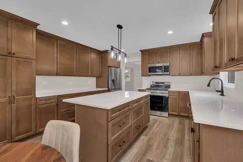 Kitchen - 2380 Chestnut Ln, Morris, IL 60450 photo 5 of 7