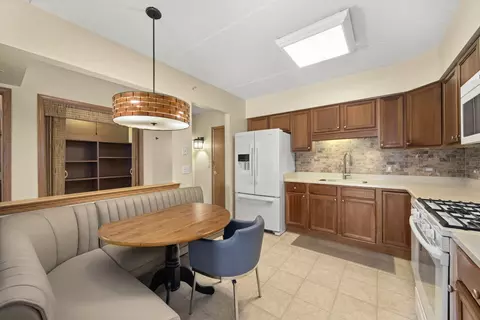Kitchen - 1349 E Washington St #310A, Des Plaines, IL 60016 photo 2 of 3