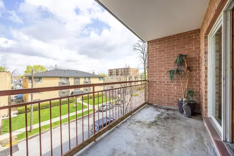 Exterior - 1349 E Washington St #310A, Des Plaines, IL 60016 photo 2 of 3