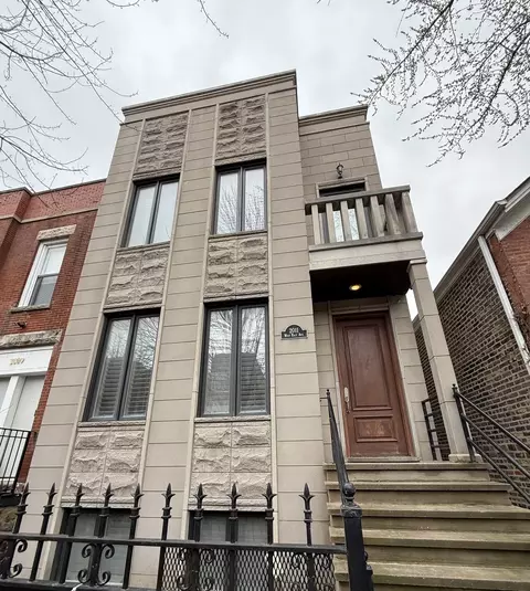 2011 W Race Ave, Chicago, IL 60612