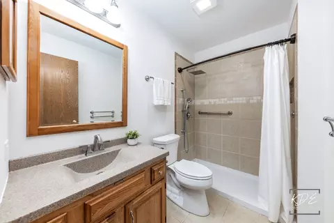 Bath - 21210 Silktree Cir, Plainfield, IL 60544 photo 3 of 3