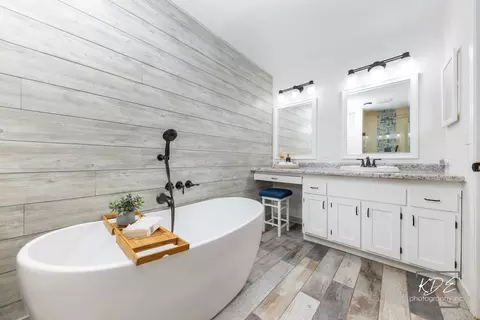 Bath - 21210 Silktree Cir, Plainfield, IL 60544 photo 1 of 3
