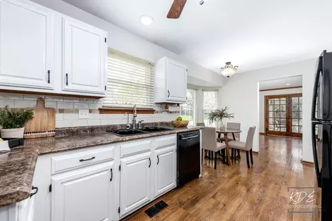 Kitchen - 21210 Silktree Cir, Plainfield, IL 60544 photo 3 of 3