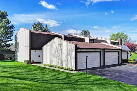 7 Nacona Ln, Indian Head Park, IL 60525