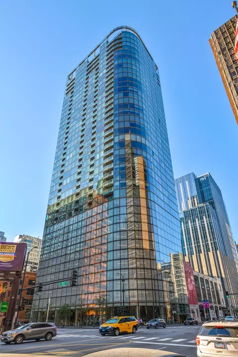 600 N Fairbanks Ct #2107, Chicago, IL 60611