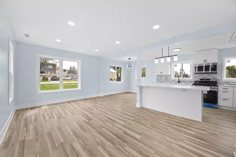Living - 1415 N Taft Ave, Berkeley, IL 60163 photo 2 of 3