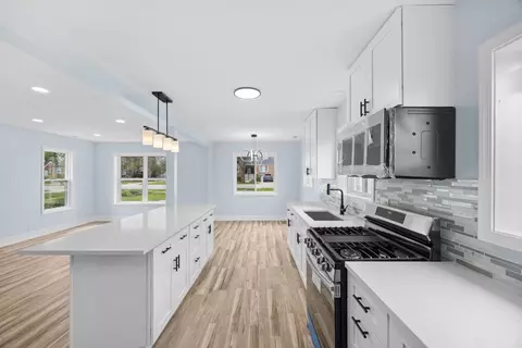 Kitchen - 1415 N Taft Ave, Berkeley, IL 60163 photo 3 of 3