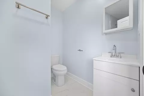 Bath - 1415 N Taft Ave, Berkeley, IL 60163 photo 3 of 4