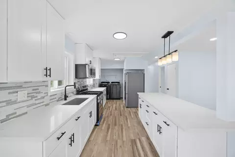 Kitchen - 1415 N Taft Ave, Berkeley, IL 60163 photo 1 of 3