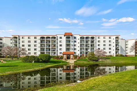 375 Plum Creek Dr #407, Wheeling, IL 60090