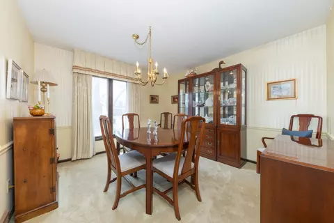Dining - 2021 Alschuler Dr, Aurora, IL 60506 photo 1 of 3