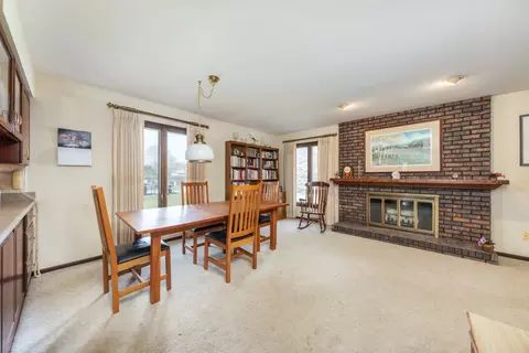 Dining - 2021 Alschuler Dr, Aurora, IL 60506 photo 2 of 3