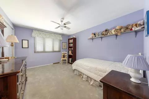 Bedroom - 2021 Alschuler Dr, Aurora, IL 60506 photo 1 of 5