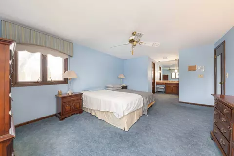 Bedroom - 2021 Alschuler Dr, Aurora, IL 60506 photo 3 of 5