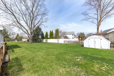 Exterior - 2021 Alschuler Dr, Aurora, IL 60506 photo 7 of 8