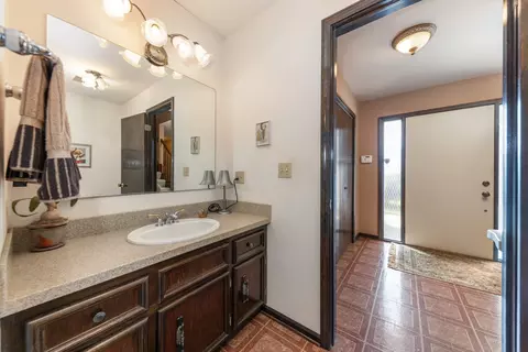 Entry Way - 2021 Alschuler Dr, Aurora, IL 60506 photo 2 of 2
