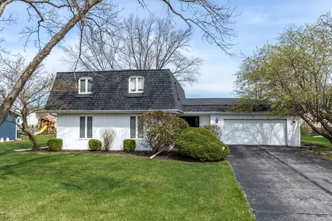 Exterior - 2021 Alschuler Dr, Aurora, IL 60506 photo 2 of 8