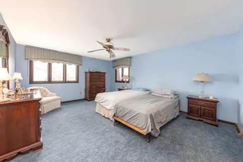 Bedroom - 2021 Alschuler Dr, Aurora, IL 60506 photo 2 of 5
