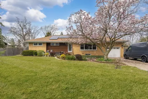 16 W604 Crest Ave, Bensenville, IL 60106