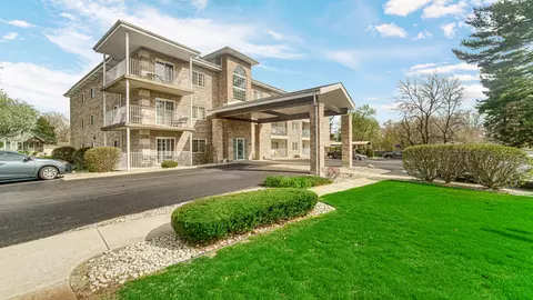18216 Lange St #2E, Lansing, IL 60438