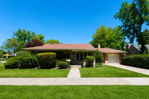 901 Park Plaine Ave, Park Ridge, IL 60068