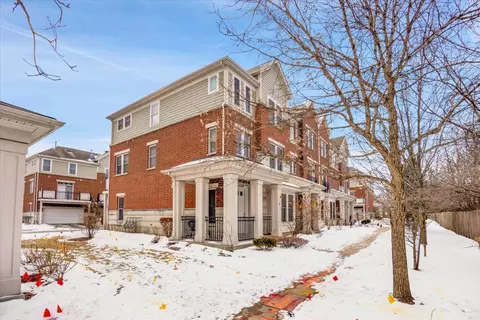 222 W Hyde St, Arlington Heights, IL 60005