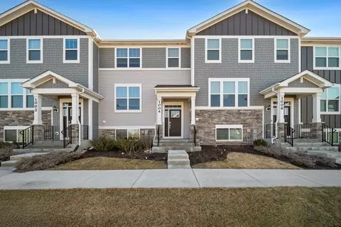 1004 Atterberg Rd, South Elgin, IL 60177