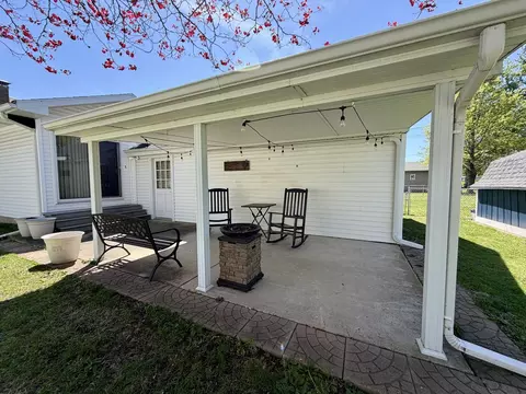 Exterior - 1409 S 14th St, Mattoon, IL 61938 photo 5 of 13