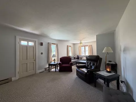 Living - 1409 S 14th St, Mattoon, IL 61938 photo 2 of 4