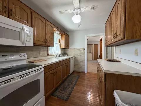 Kitchen - 1409 S 14th St, Mattoon, IL 61938 photo 2 of 3
