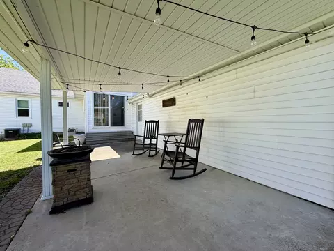 Exterior - 1409 S 14th St, Mattoon, IL 61938 photo 6 of 13