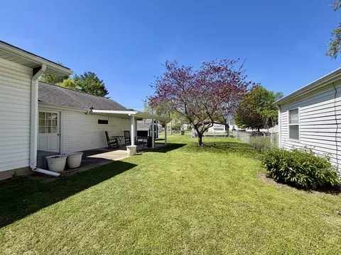 Exterior - 1409 S 14th St, Mattoon, IL 61938 photo 8 of 13