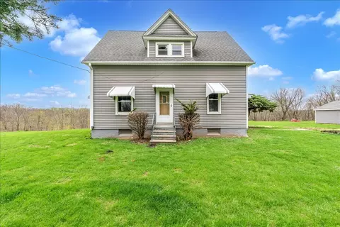 8850 Ridgewood Rd, Rock Island, IL 61201